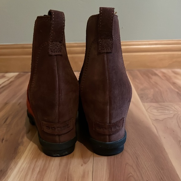 Size 7.5 red and brown sorel boots - Picture 2 of 4